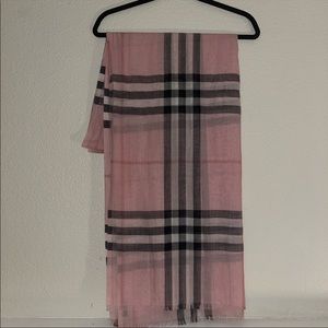BURBERRY LIGHTWEIGHT CHECK WOOL SILK SCARF. v